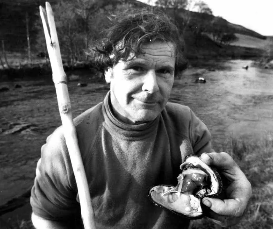 Abernethy holding a pearl bearing oyster